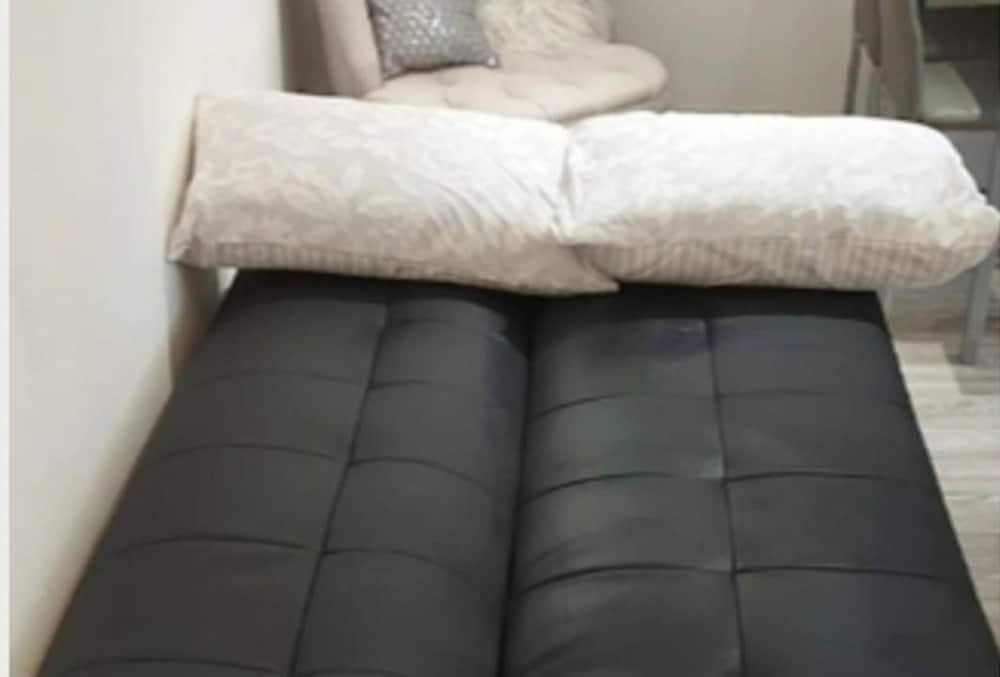 Apt - Sleeps 4/5 - Garden - Parking