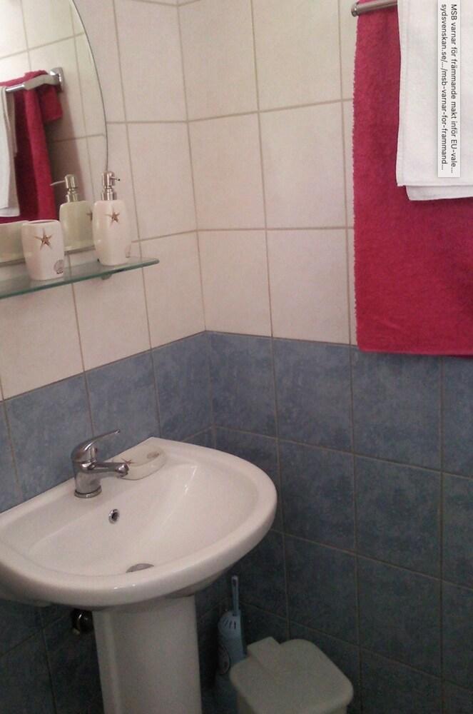 Rustic and Spacious Studio by the Beach