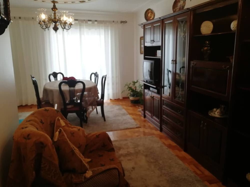 2 Bed Flat - Sleeps 5 - Parking - Wifi