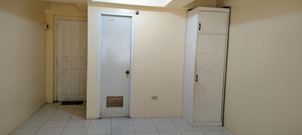 OYO 800 Ddd Habitat Dormtel Bacolod