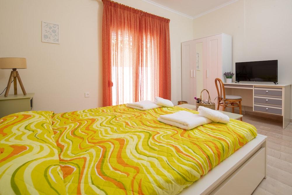 Sunset Home with sea view