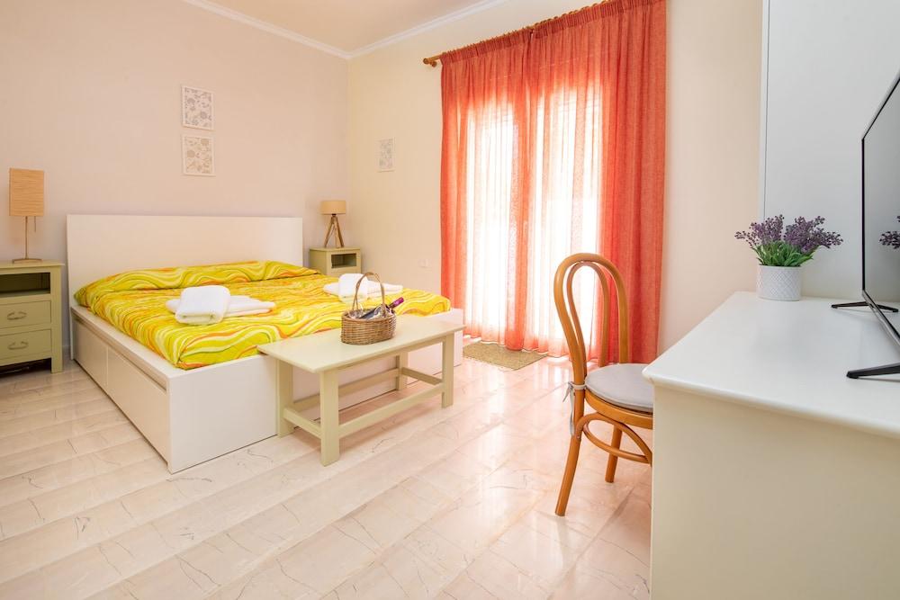 Sunset Home with sea view