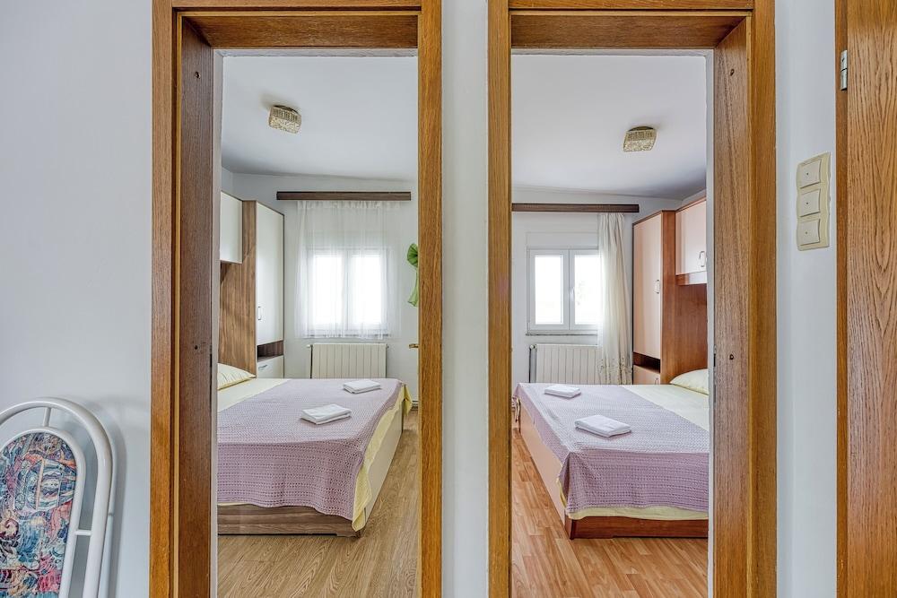 Vir Island Apartments Basic