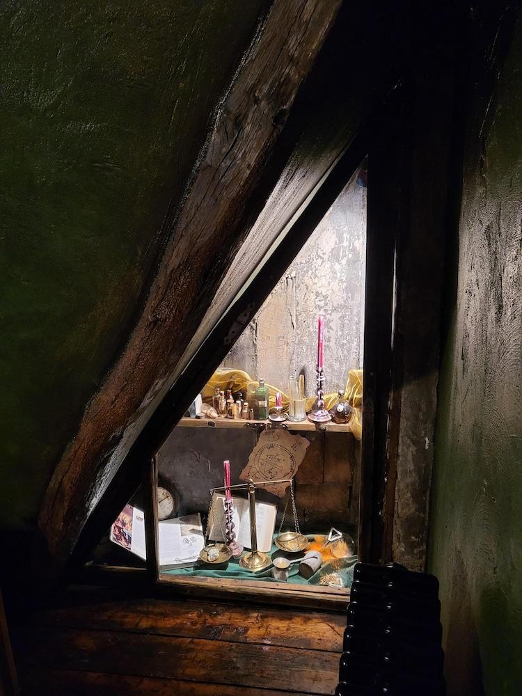 Hocus Pocus Tiny Hotel