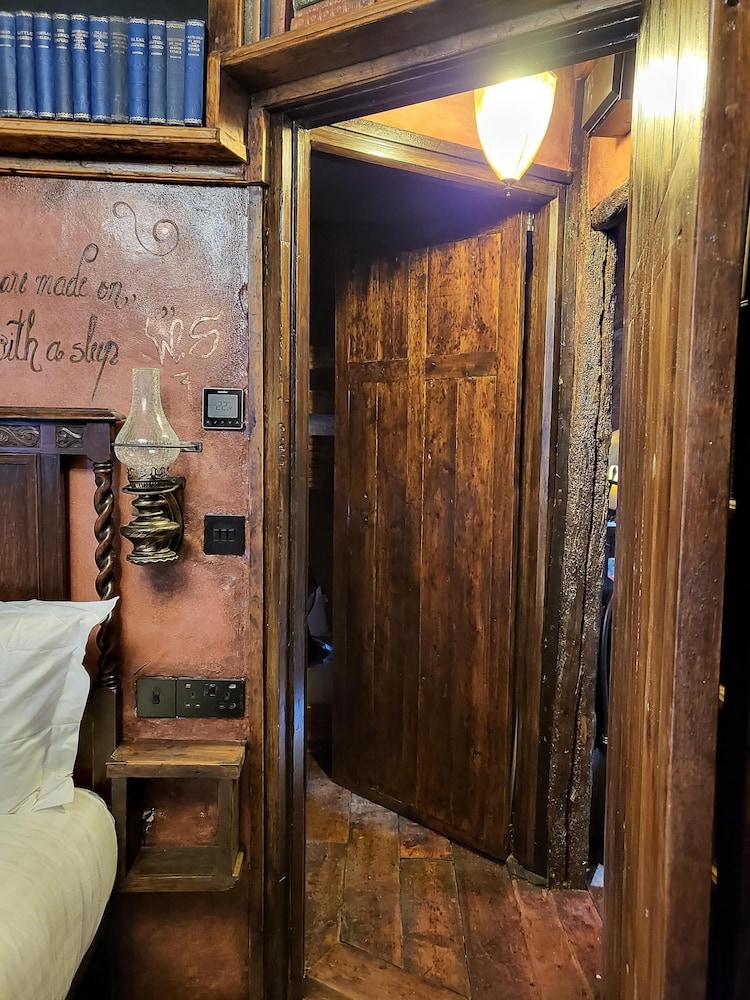 Hocus Pocus Tiny Hotel