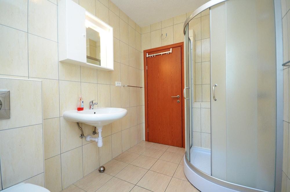 A2 - apt With 2 Balconies, 5 min Walking to Beach