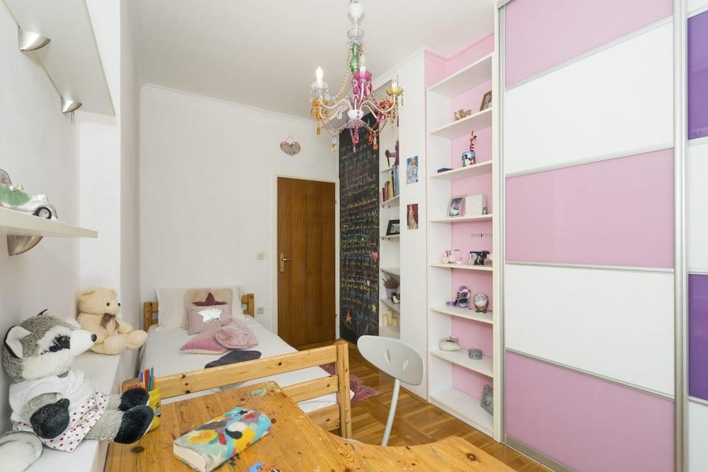 Spacious Apt. With Magnificent sea View & Balcony