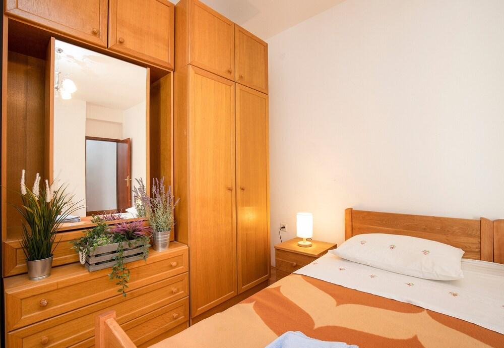 Beachfront Apartment Gaj 6