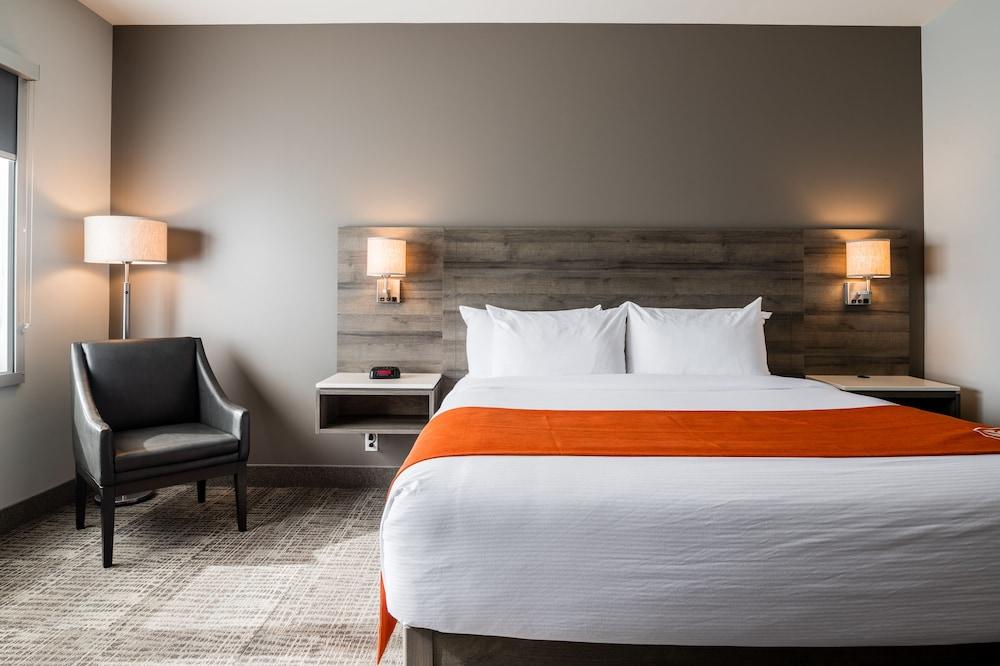 Amsterdam Inn & Suites, an Ascend Collection Hotel