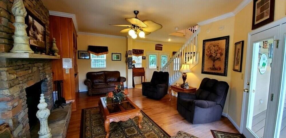 Care Bear 2 2 Bedroom Cabin by Redawning