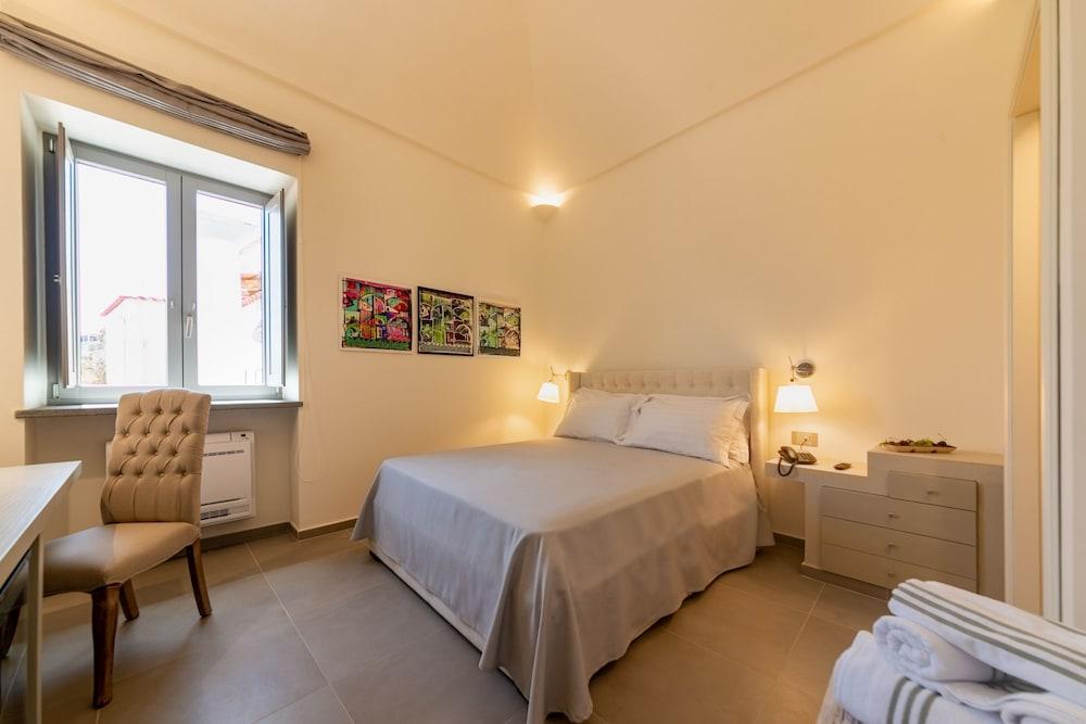 Insula Boutique Hotel