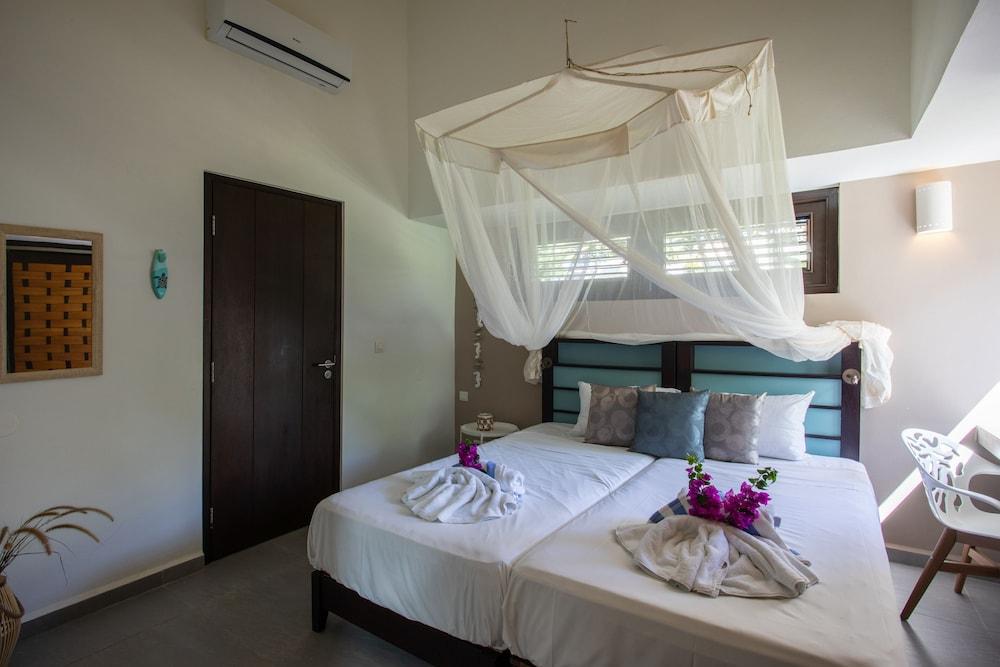 Blue Bay Bungalows - The Garden