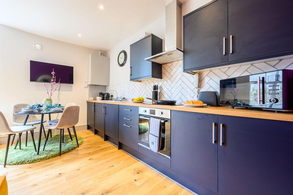 Richmond Road by Tŷ SA