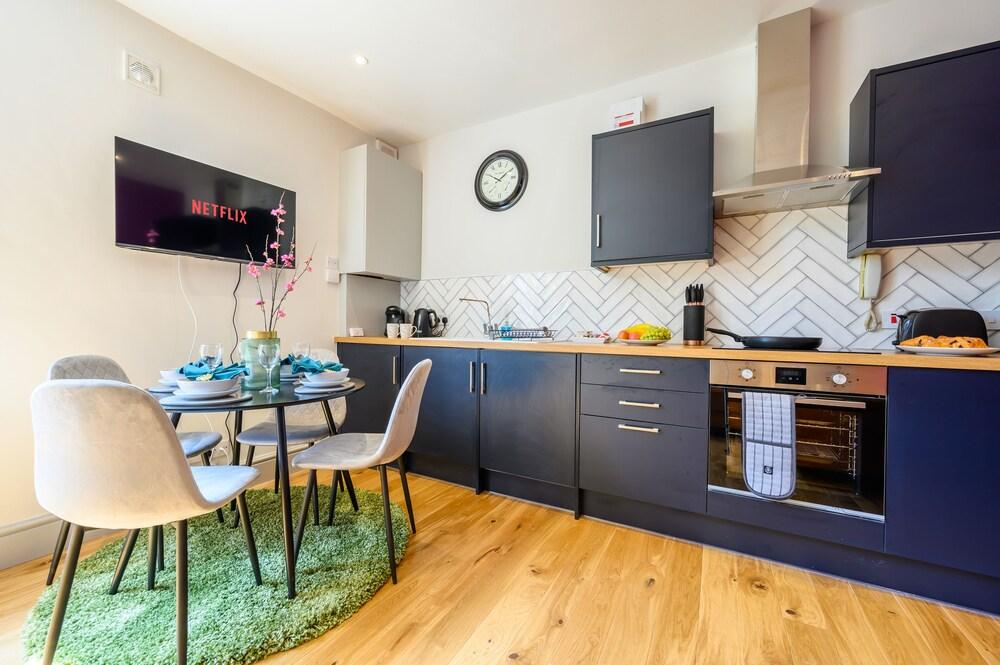 Richmond Road by Tŷ SA