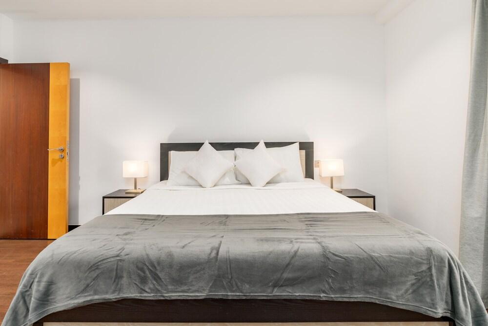 Lux BnB Duplex Casa Private Garden JBR