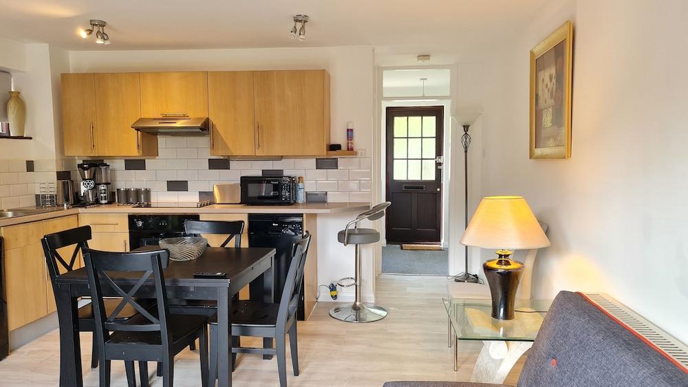 Grace Apartments - Living Stream 1