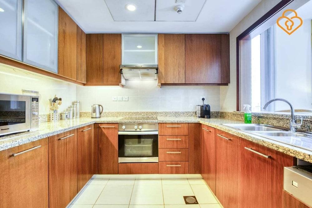 Stand point TA, Burj views