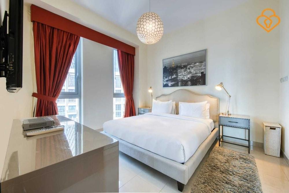 Stand point TA, Burj views