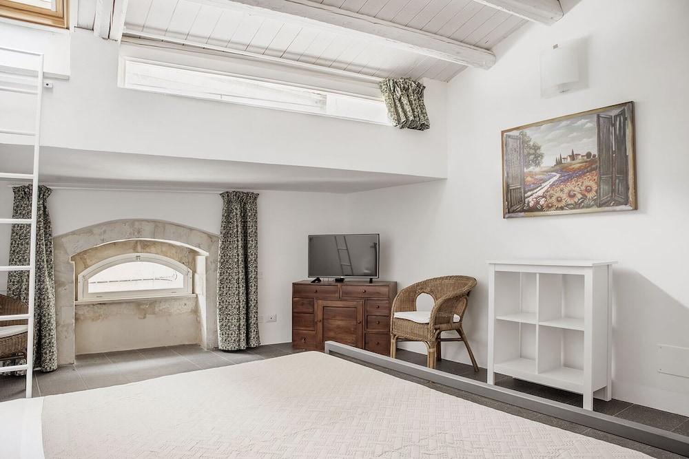 Ibla Apartments with Terrace