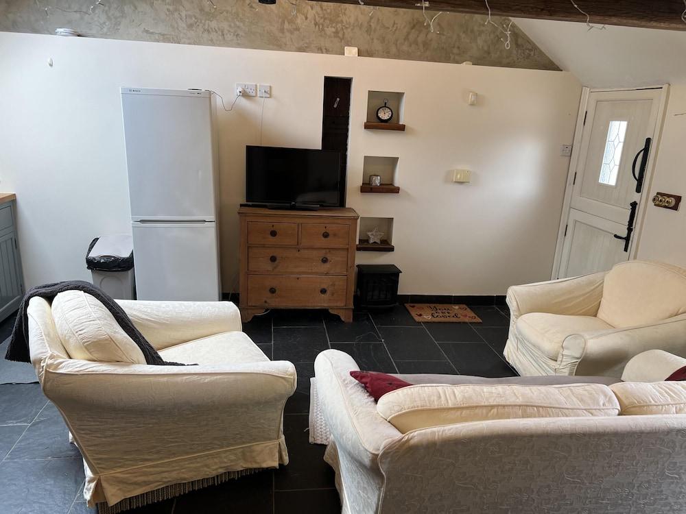 Cozy Cabin Retreat in Gloucestershire