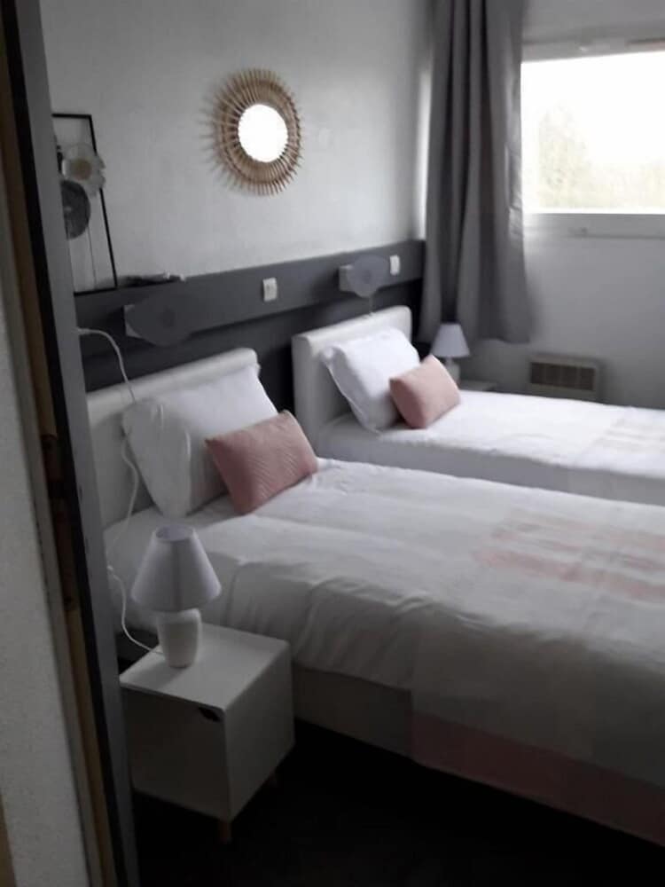 Hotel Mervil Airport