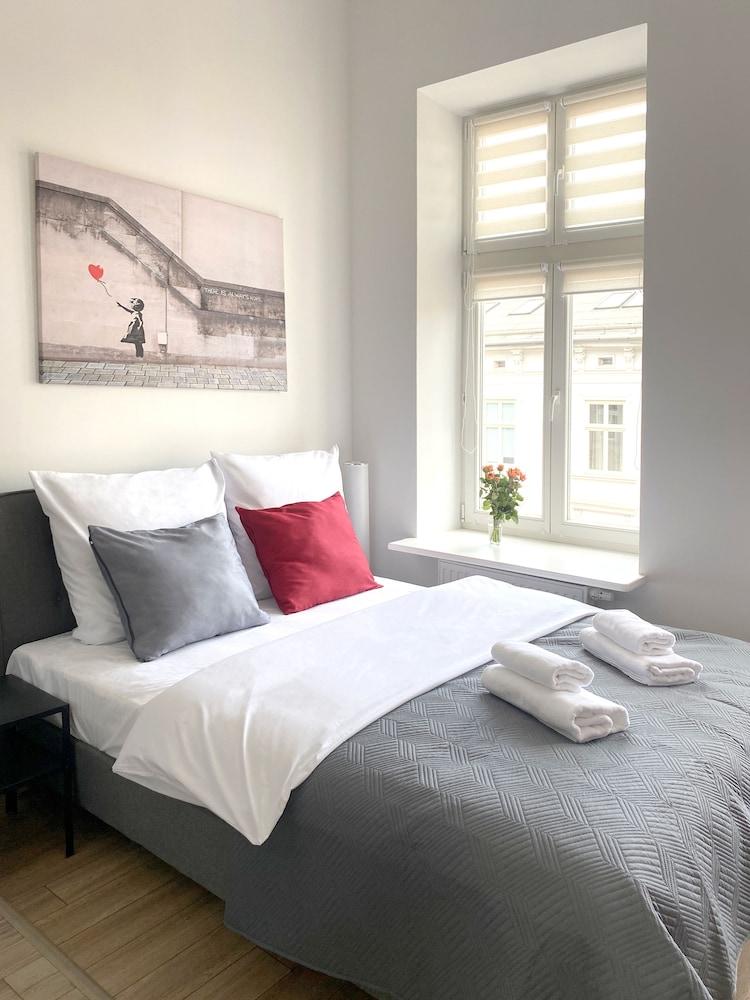 Starowiślna 41-43 by PI Apartments