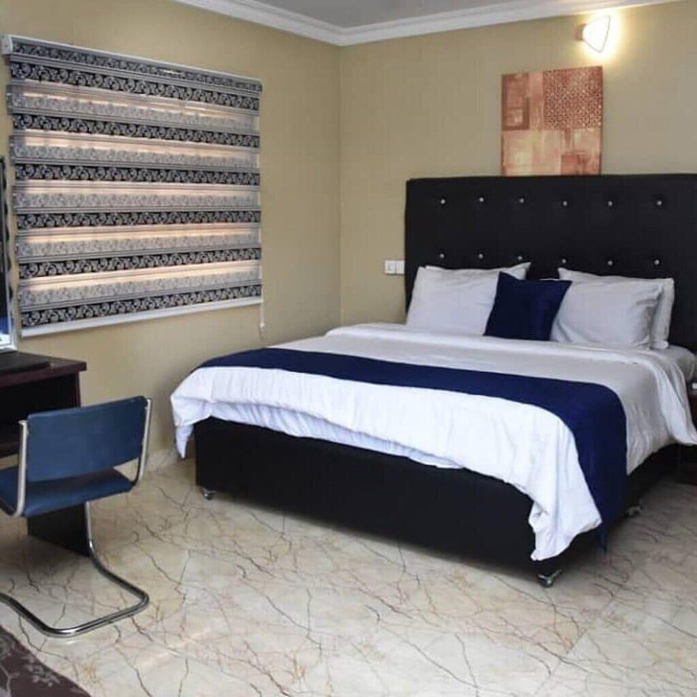 Impeccable 2-bed Lodge