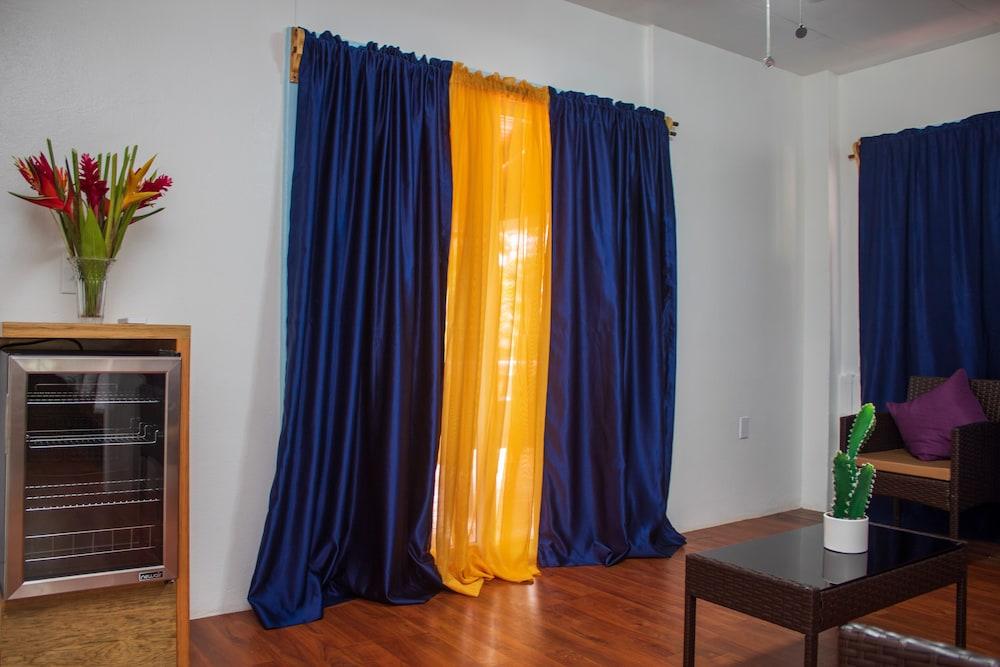 Hotel and Dive Center Roatan Yacht Club