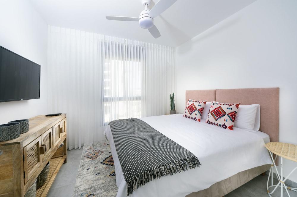 Vibrant Achziv Apartment