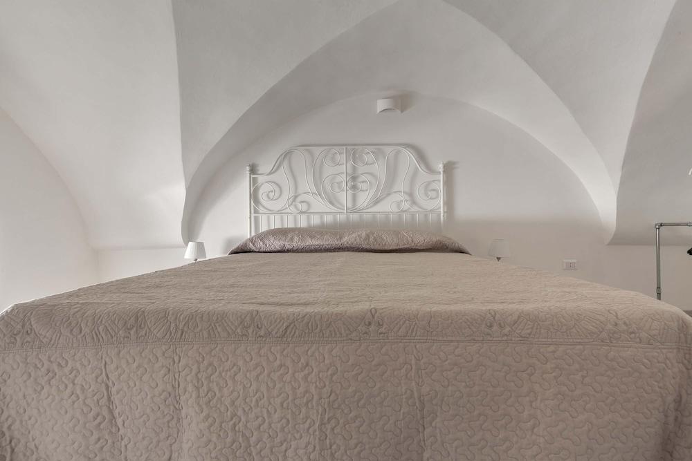 2252 Suite 79 by Barbarhouse