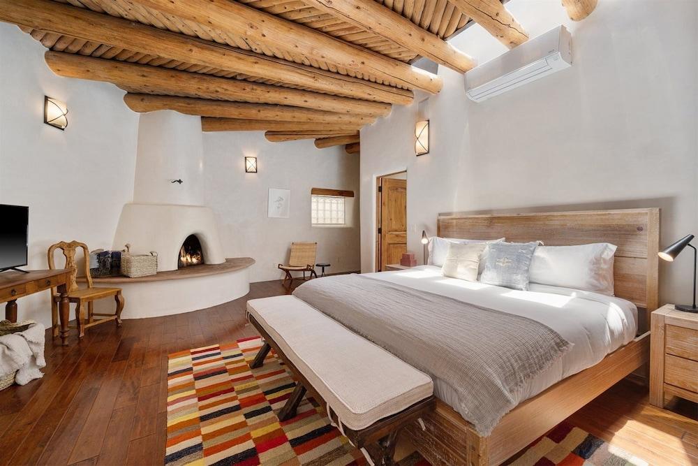 Ranchitos - Private Luxury Home With Swimming Pool