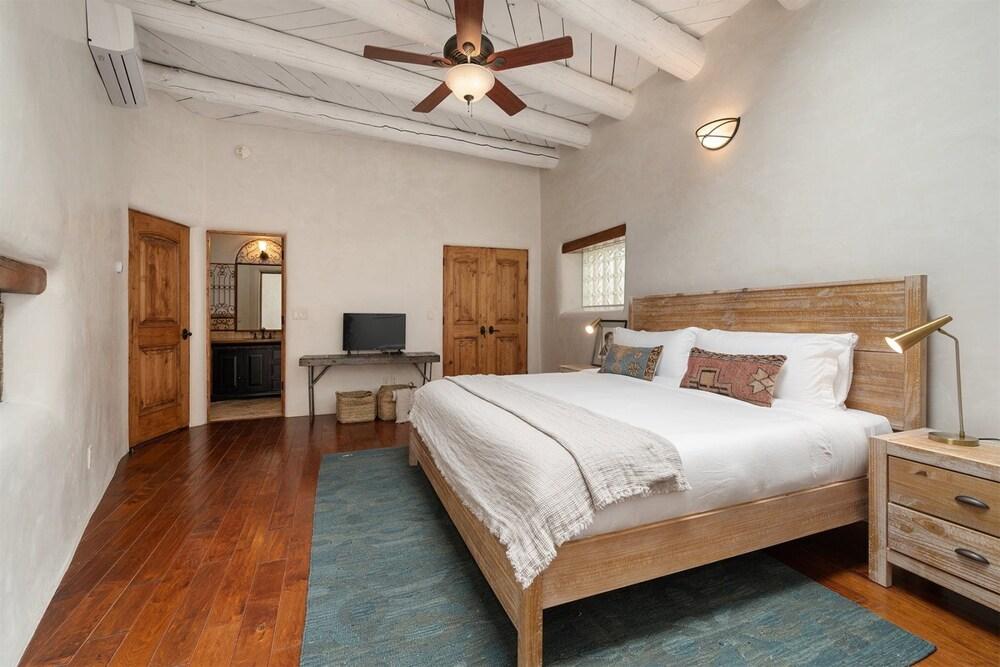 Ranchitos - Private Luxury Home With Swimming Pool