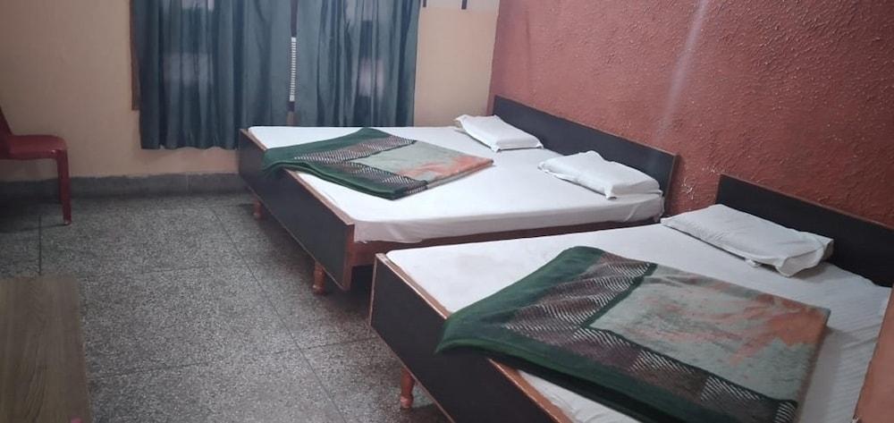 Goroomgo Harihar Guest House Haridwar