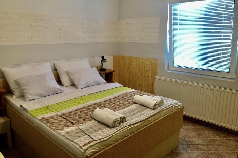 Pool Apartment Sol 6