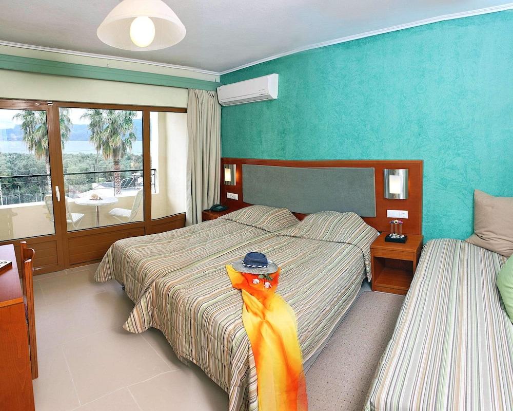 Silver Bay Hotel & Bungalows