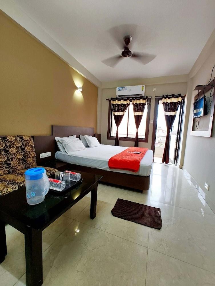 Goroomgo UK Palace Puri