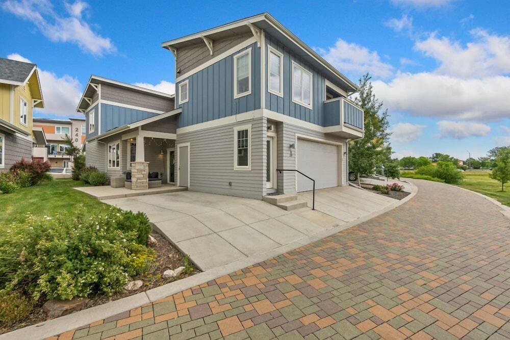 Contemporary Solar Powered Studio near Old Town!