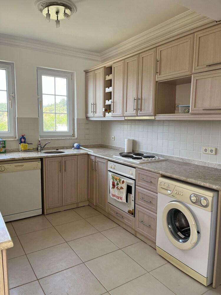 Stunning Spacious Poolside 2-bed Apt in Ovaçik