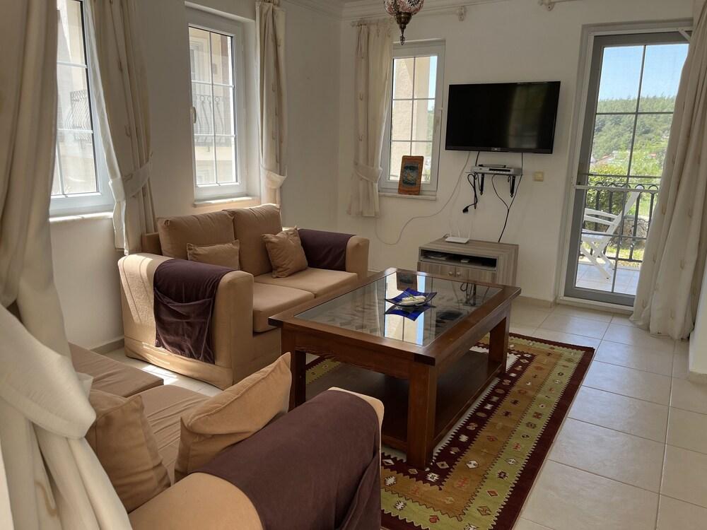 Stunning Spacious Poolside 2-bed Apt in Ovaçik