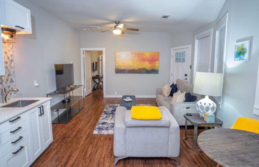 Remodeled Modern 1br/1ba Apt #1 Near Downtown