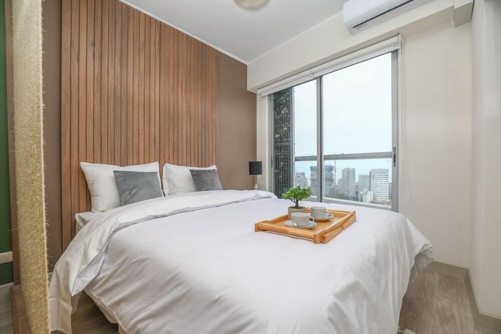 Trendy Host Grau 15 - Barranco