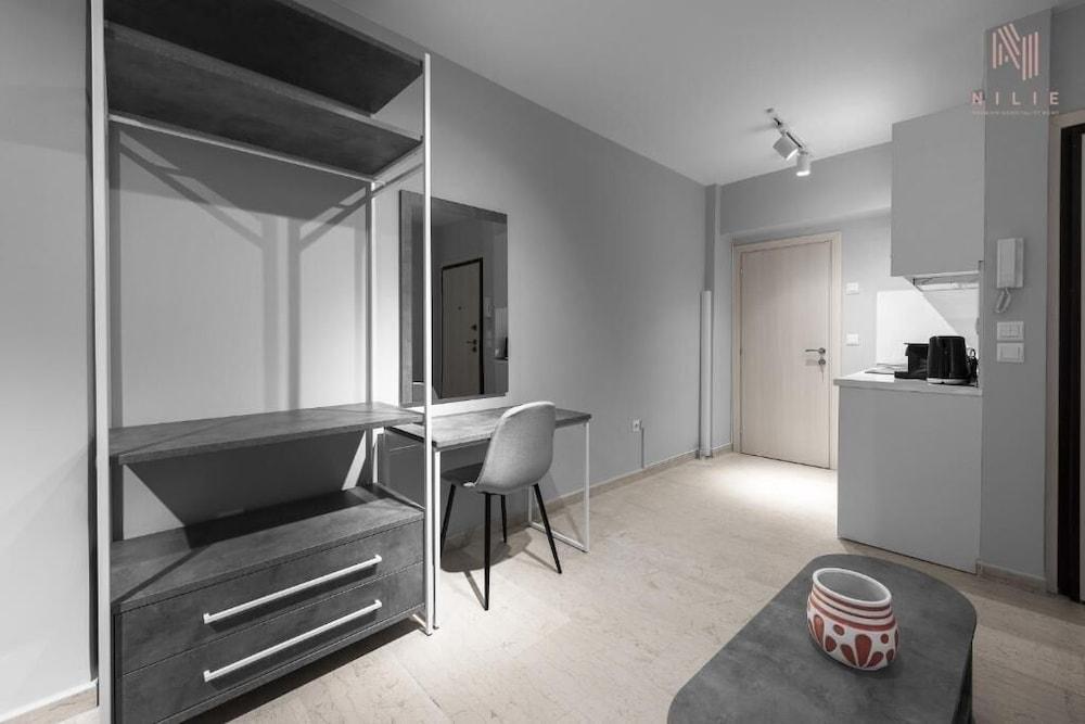 Modeco Nilie Hospitality MGMT