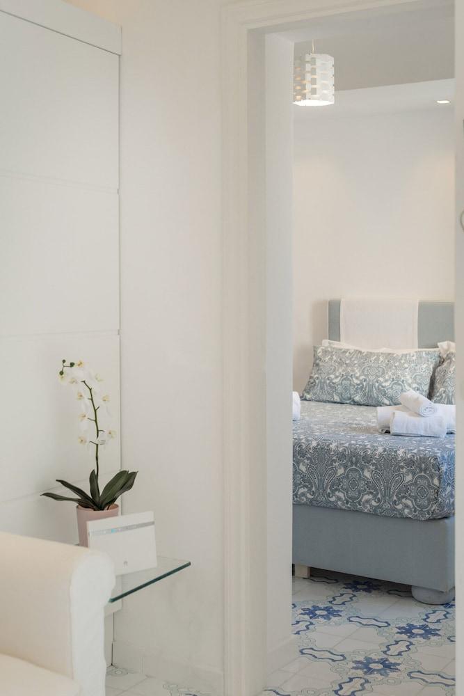 Azzurra, Capri Center