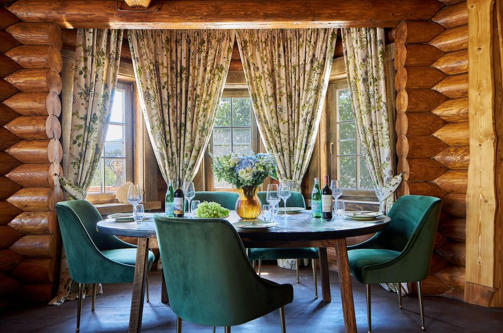 HILLS1200 Medoveevka Residence