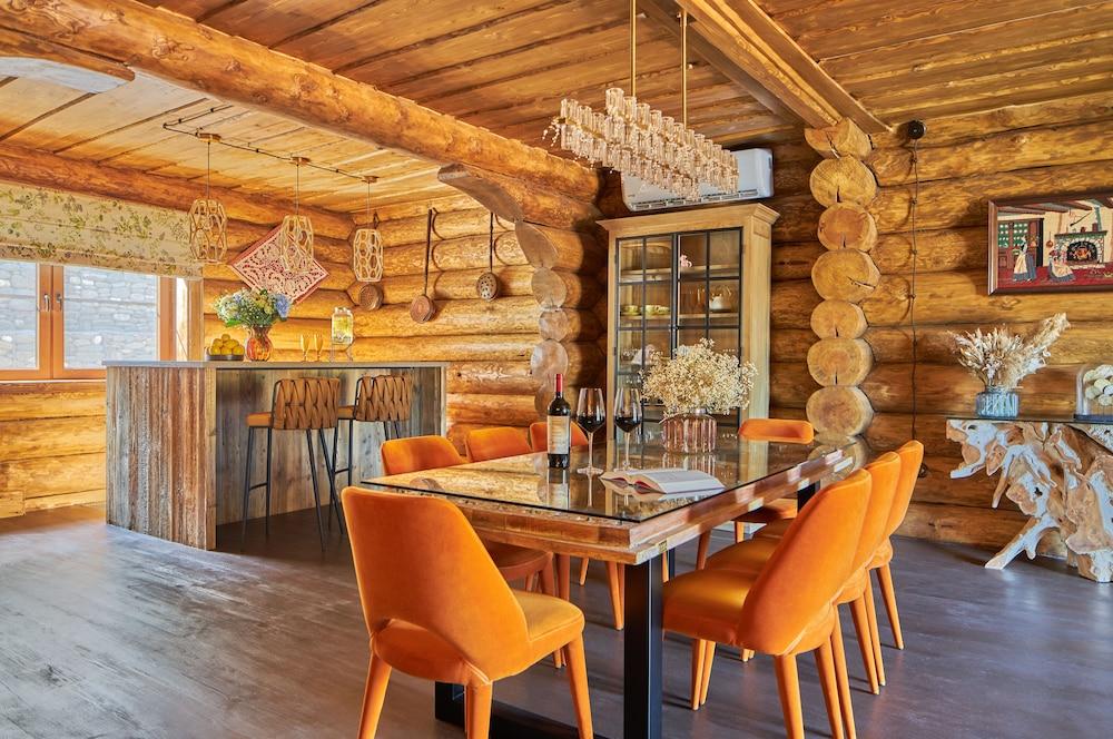 HILLS1200 Medoveevka Residence