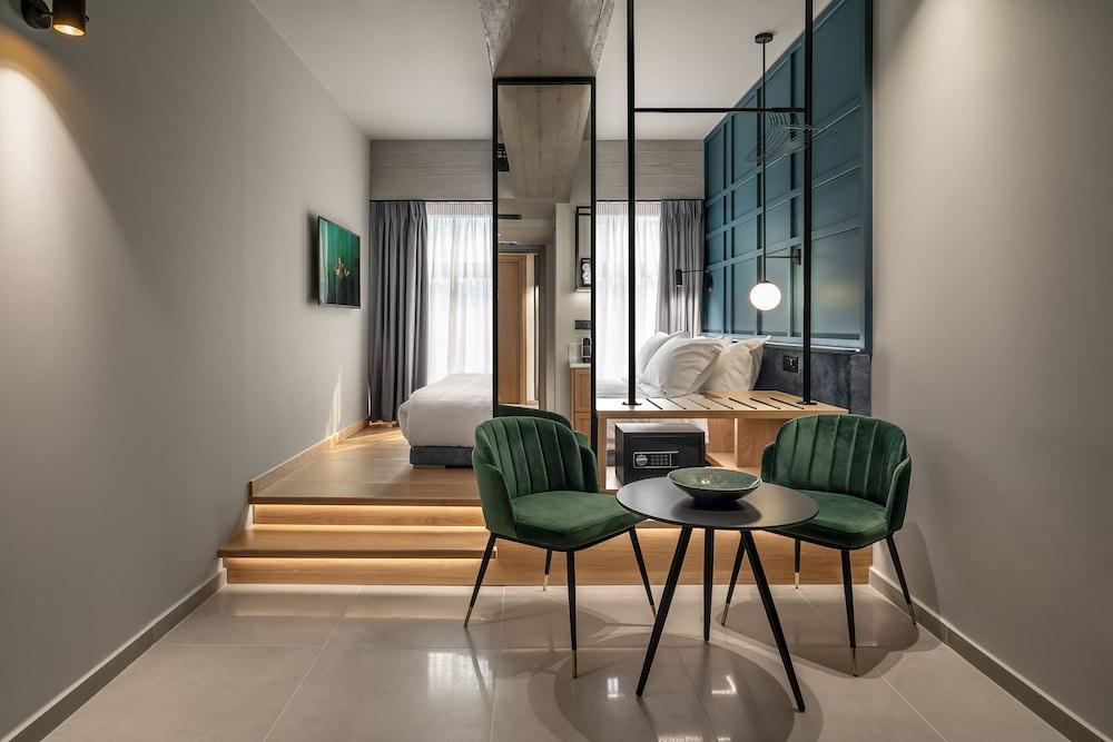 Bob W Athens Akadimia