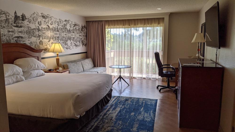 Olympia Hotel at Capitol Lake