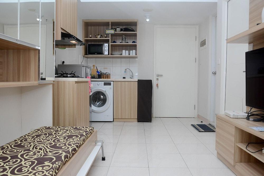 Modern 2BR Apartment @ Springlake Summarecon