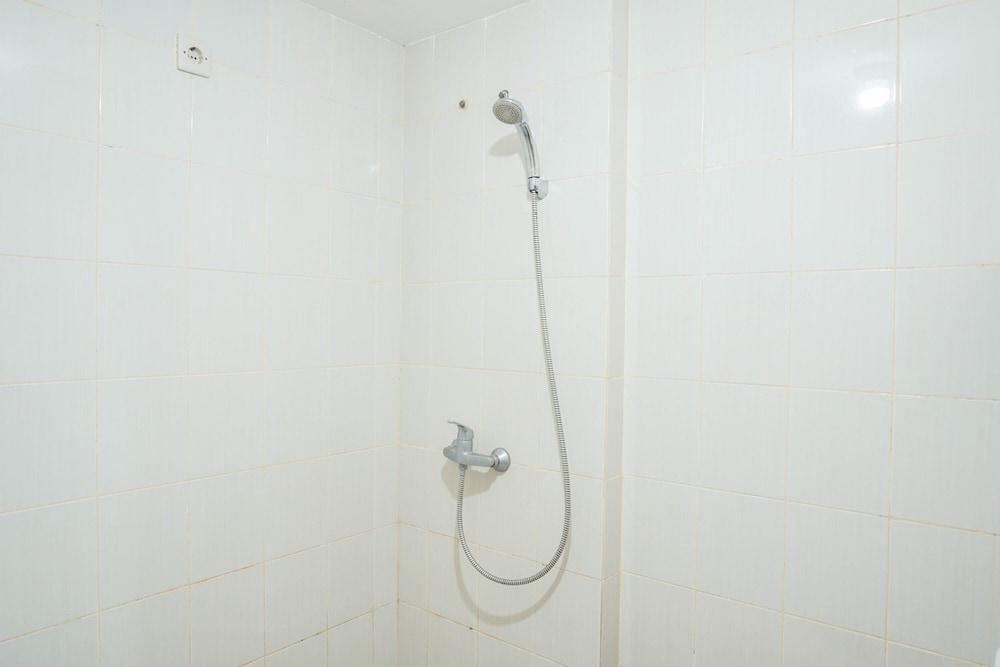 Modern Studio with City View Amethyst Apartment