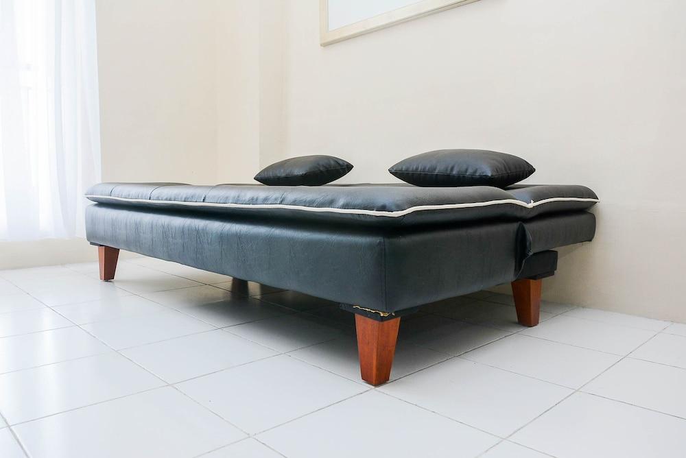 Comfy 2BR Mutiara Bekasi Apartement